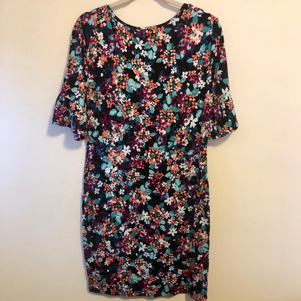 NWOT New York & Company Bell Sleeve Shift Dress - Picture 3 of 4